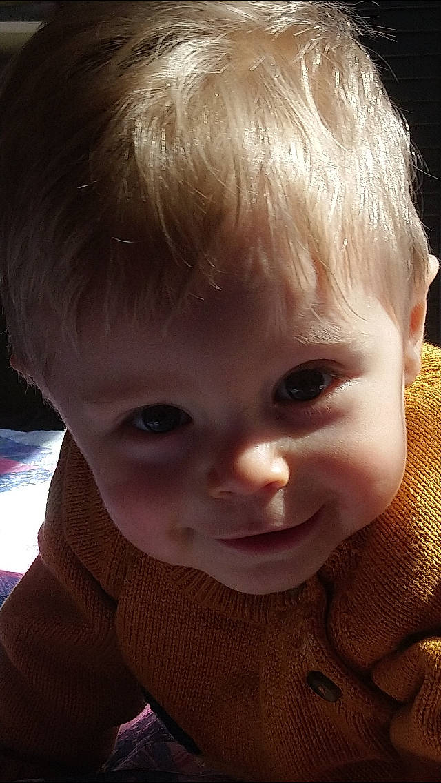 Marius participe au concours pour gagner de l'argent avec cette photo : baby, baby_toddler_clothing, beauty, cheek, child, chin, ear, eye, eyebrow, eyelash, forehead, fun, hair, human_body, iris, lip, mouth, nose, person, skin