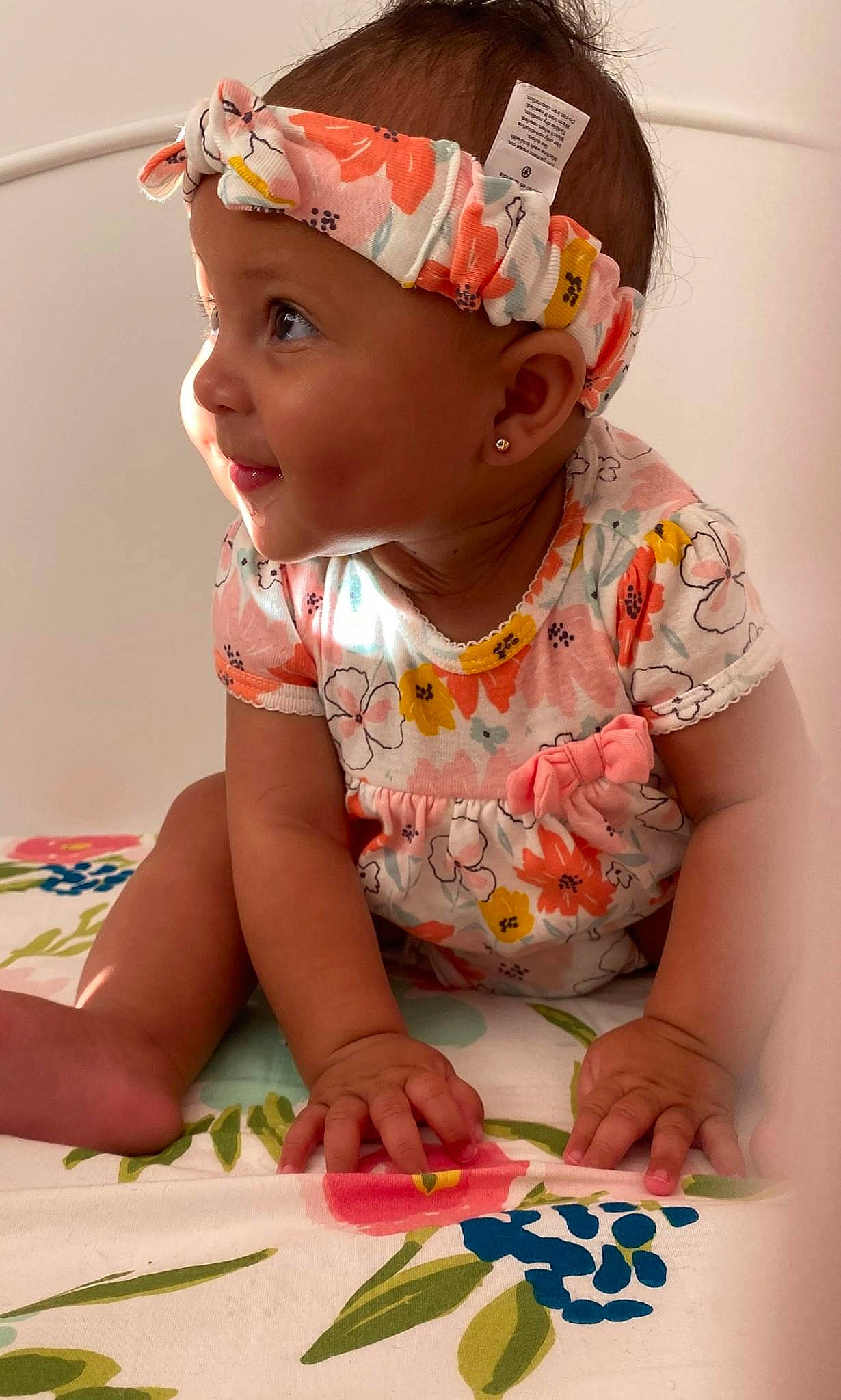 Avi is registered to the contest to win money with this photo: baby, baby_toddler_clothing, beauty, cap, child, finger, flooring, fun, happy, hat, headgear, headwear, orange, person, pink, play, skin, sleeve, smile, summer