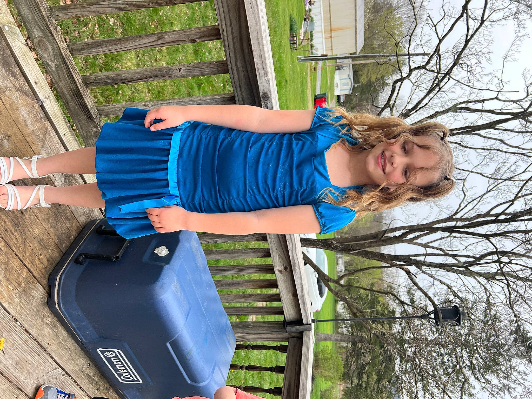 Autumn is registered to the contest to win money with this photo: azure, blue, chair, electric_blue, family_car, fun, human_leg, joint, joy, leisure, luggage_and_bags, person, recreation, sky, smile, thigh, tire, travel, tree, vacation