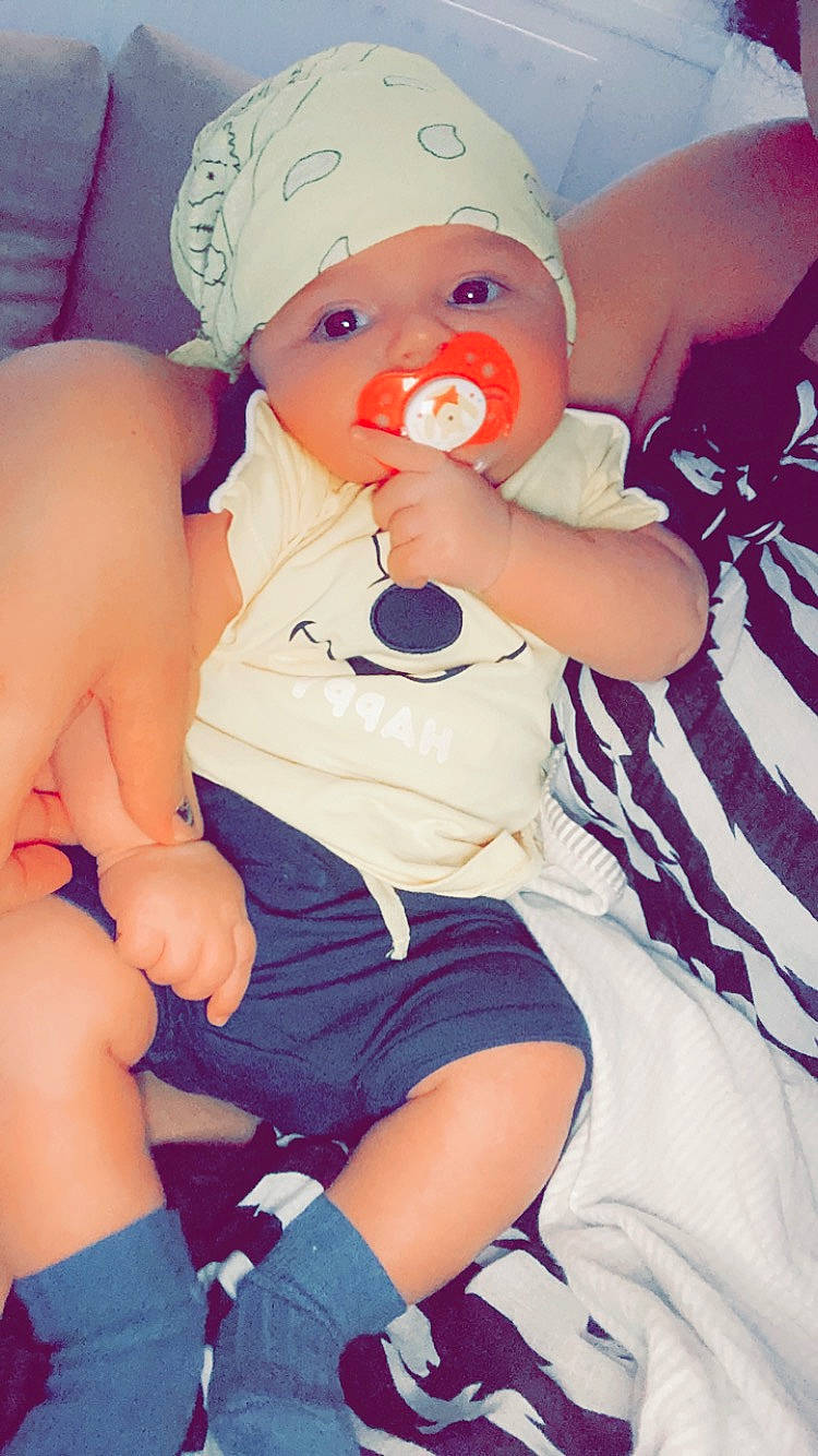 Zayden a rejoint le concours — aidez-le/la à gagner de superbes lots ! baby, cheek, child, headwear, leg, nose, person, thigh, toddler