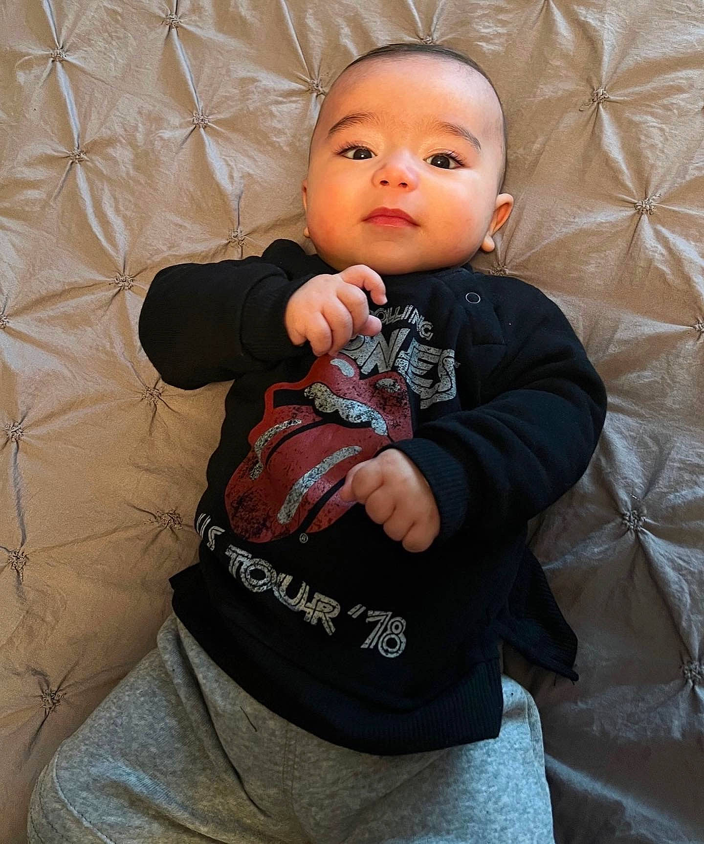 Kalel is registered to the contest to win money with this photo: arm, baby, baby_toddler_clothing, cheek, comfort, eye, eyebrow, face, finger, flash_photography, head, iris, neck, outerwear, person, personal_protective_equipment, sitting, skin, sleeve, t_shirt