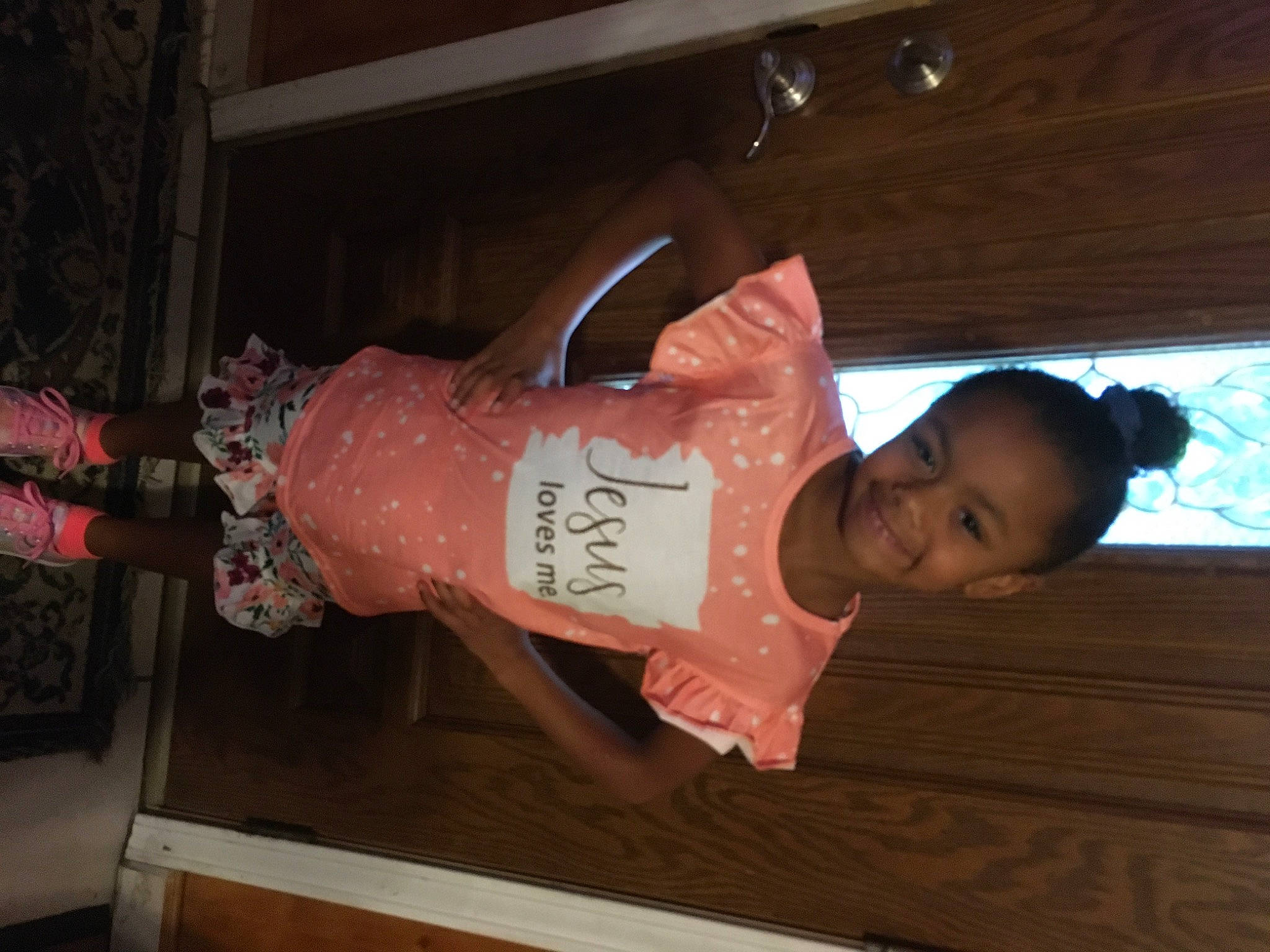 Anna is registered to the contest to win money with this photo: brown, flesh, fun, hardwood, human_leg, joy, peach, person, room, sleeve, smile, thigh, toddler, wood