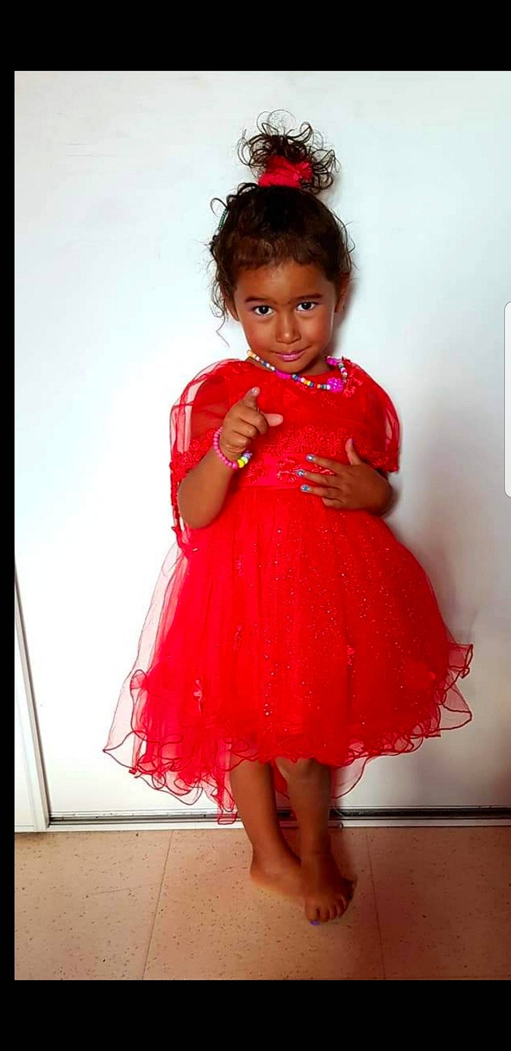 Hinatea participe au concours pour gagner de l'argent avec cette photo : arm, clothing, day_dress, dress, fashion_design, flash_photography, hair, happy, lip, magenta, neck, one_piece_garment, person, pink, red, shoulder, skin, sleeve, smile, toddler