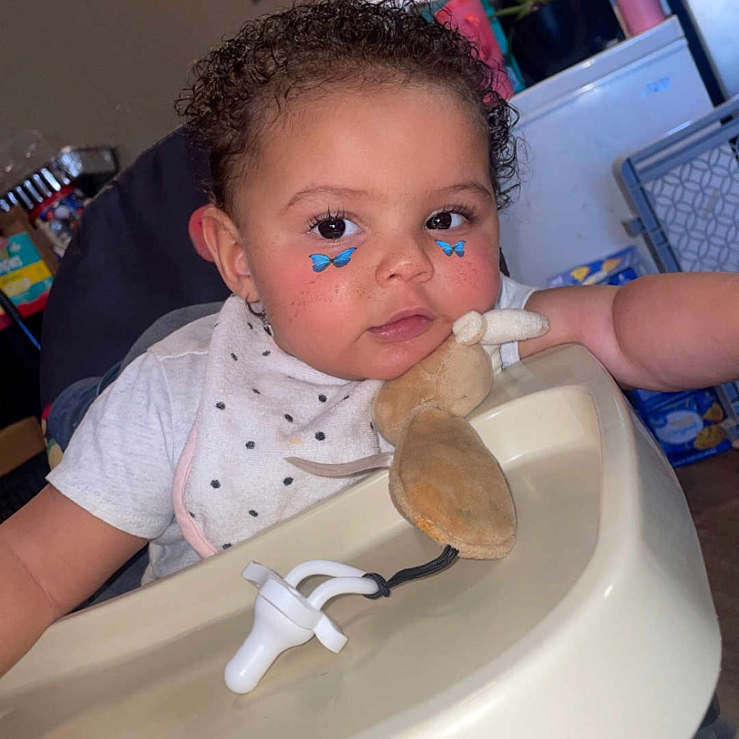 Lizzierae is registered to the contest to win money with this photo: baby, basin, bodypart, cutlery, face, finger, flower, flowerarrangement, hand, head, indoors, person, photography, plant, portrait, pottedplant, sink, spoon, toy, wood