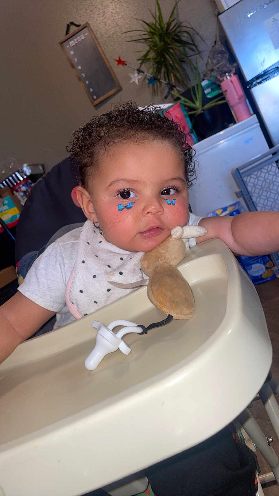 Lizzierae is registered to the contest to win money with this photo: baby, basin, bodypart, cutlery, face, finger, flower, flowerarrangement, hand, head, indoors, person, photography, plant, portrait, pottedplant, sink, spoon, toy, wood