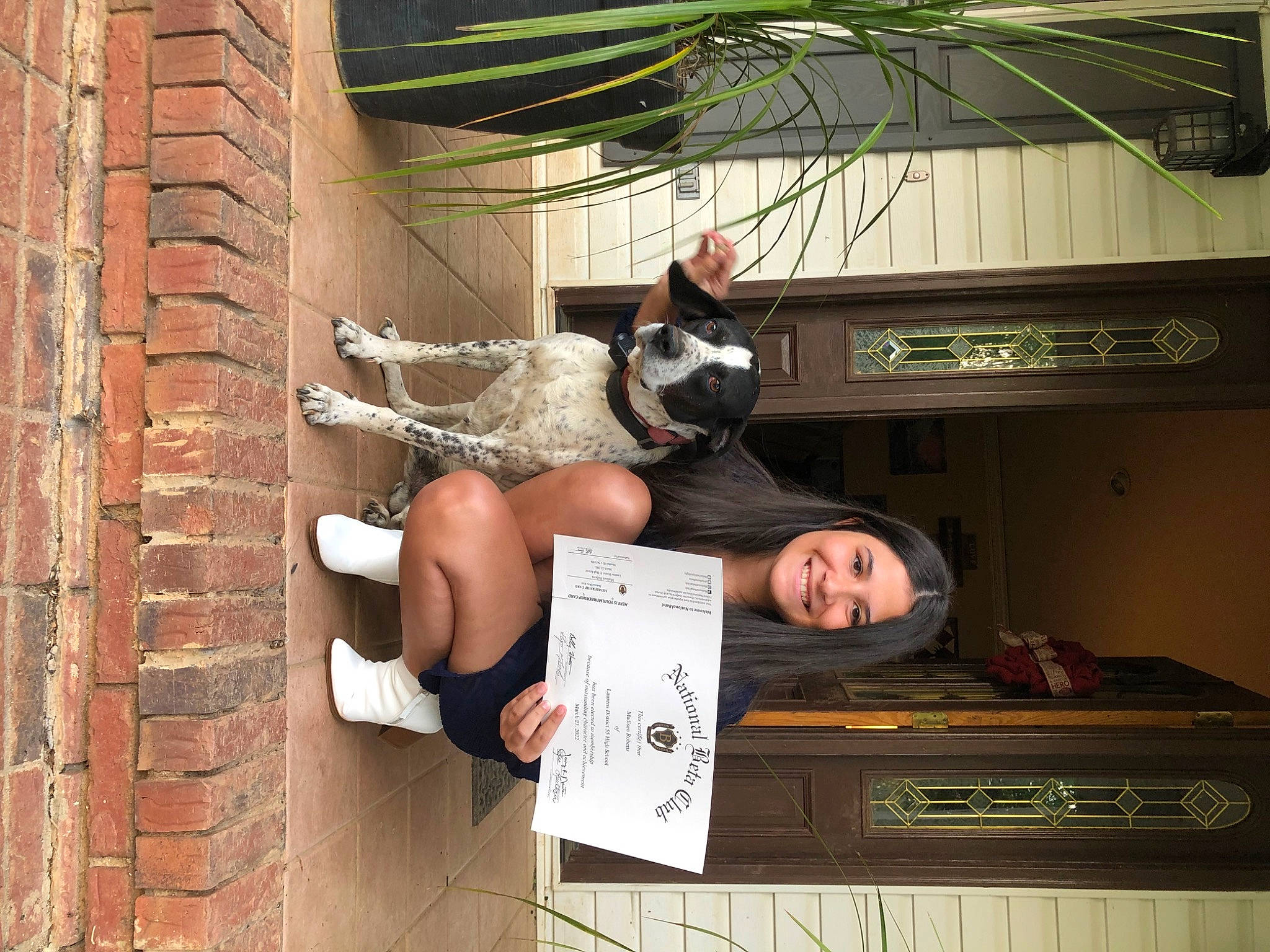 Kevin is registered to the contest to win money with this photo: box, brick, brickwork, eyewear, fun, fur, hat, plant, room, sitting, sunglasses, thigh, toy, wood