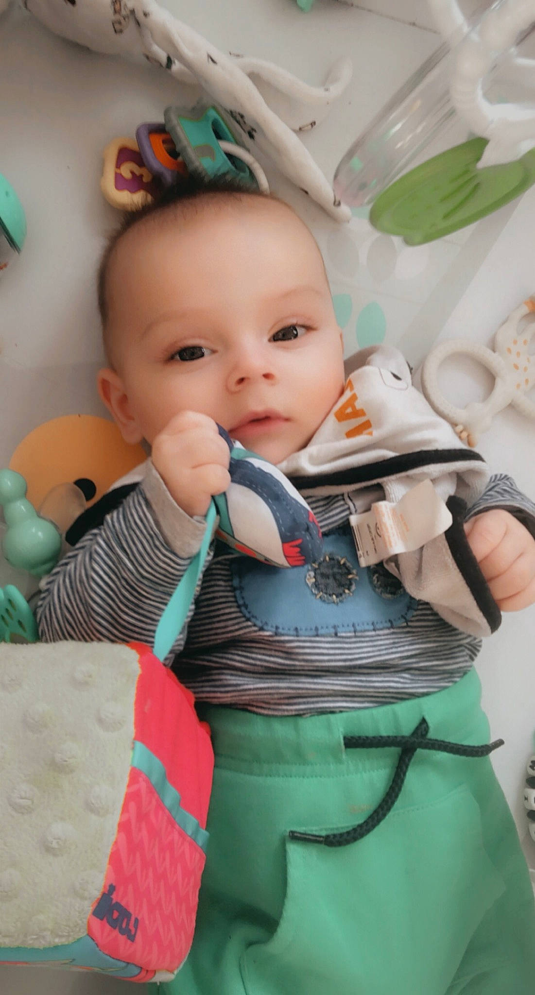 Mirko a rejoint le concours — aidez-le/la à gagner de superbes lots ! azure, baby, baby_carriage, baby_products, baby_safety, baby_toddler_clothing, cheek, child, comfort, eyelash, green, happy, iris, people, person, product, skin, sleeve, smile, textile