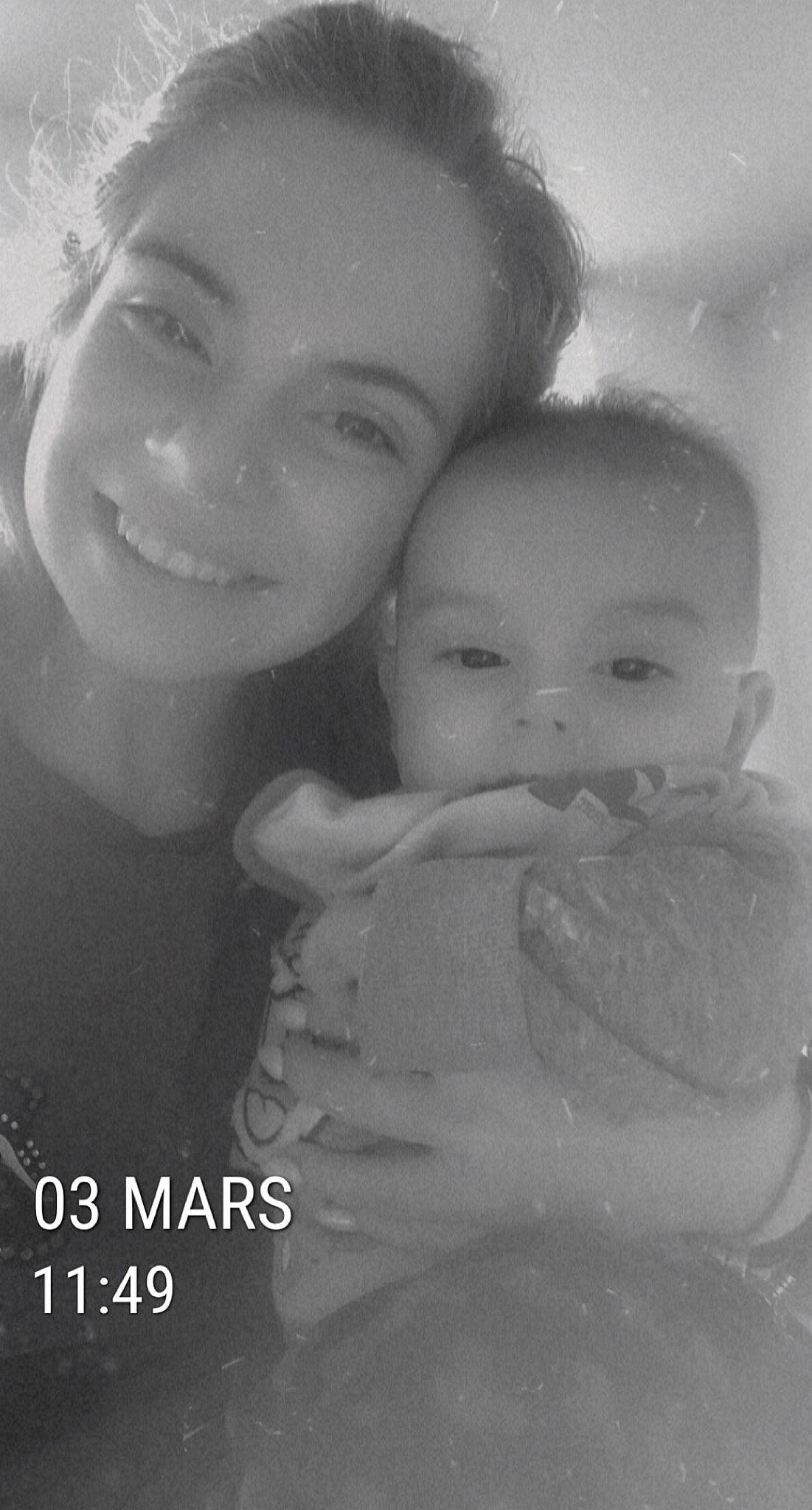 Mirko participe au concours pour gagner de l'argent avec cette photo : black_and_white, cheek, child, chin, cloud, eyebrow, face, flash_photography, gesture, happy, iris, joy, lip, mouth, nose, person, skin, sky, smile, standing