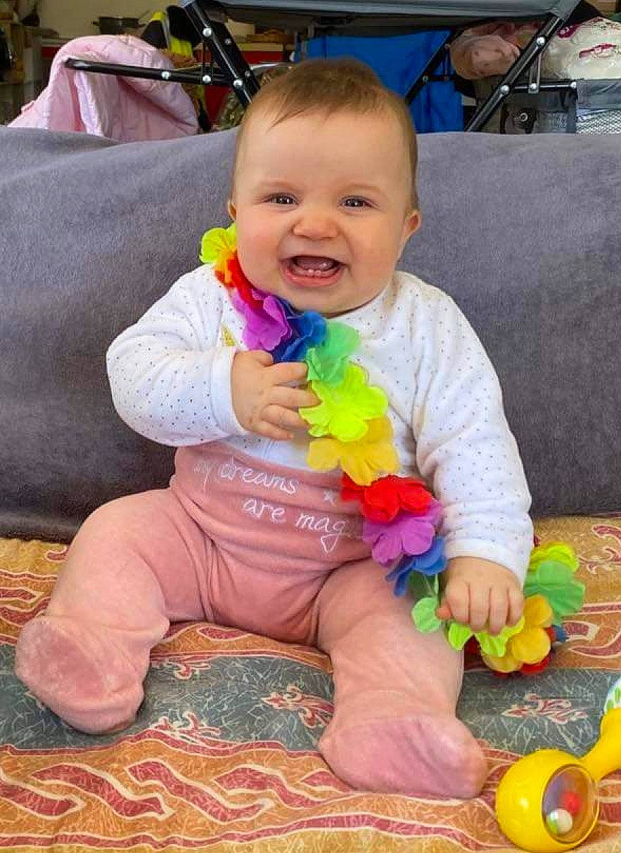 Alycia participe au concours pour gagner de l'argent avec cette photo : baby, baby_playing_with_toys, baby_toddler_clothing, cheek, child, couch, event, eye, fun, happy, head, iris, people, person, photograph, pink, purple, skin, smile, toddler