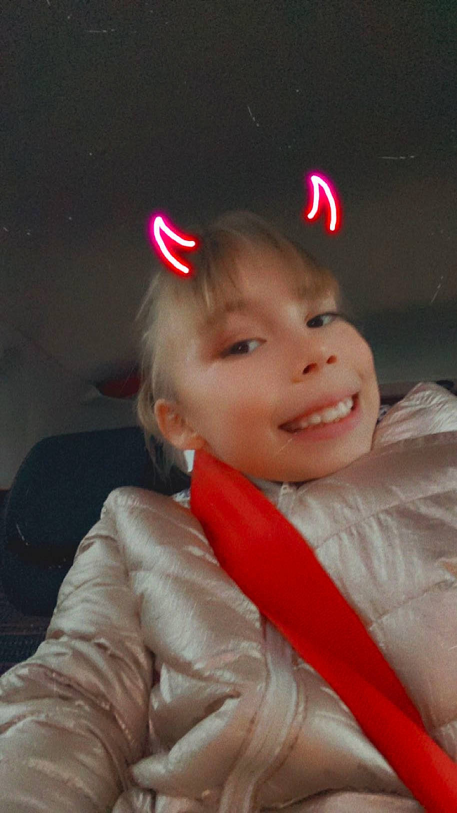 Laly a rejoint le concours — aidez-le/la à gagner de superbes lots ! carmine, child, chin, costume, ear, event, eyebrow, eyelash, fashion_accessory, fictional_character, flash_photography, fun, happy, holiday, joy, lip, magenta, person, sleeve, smile