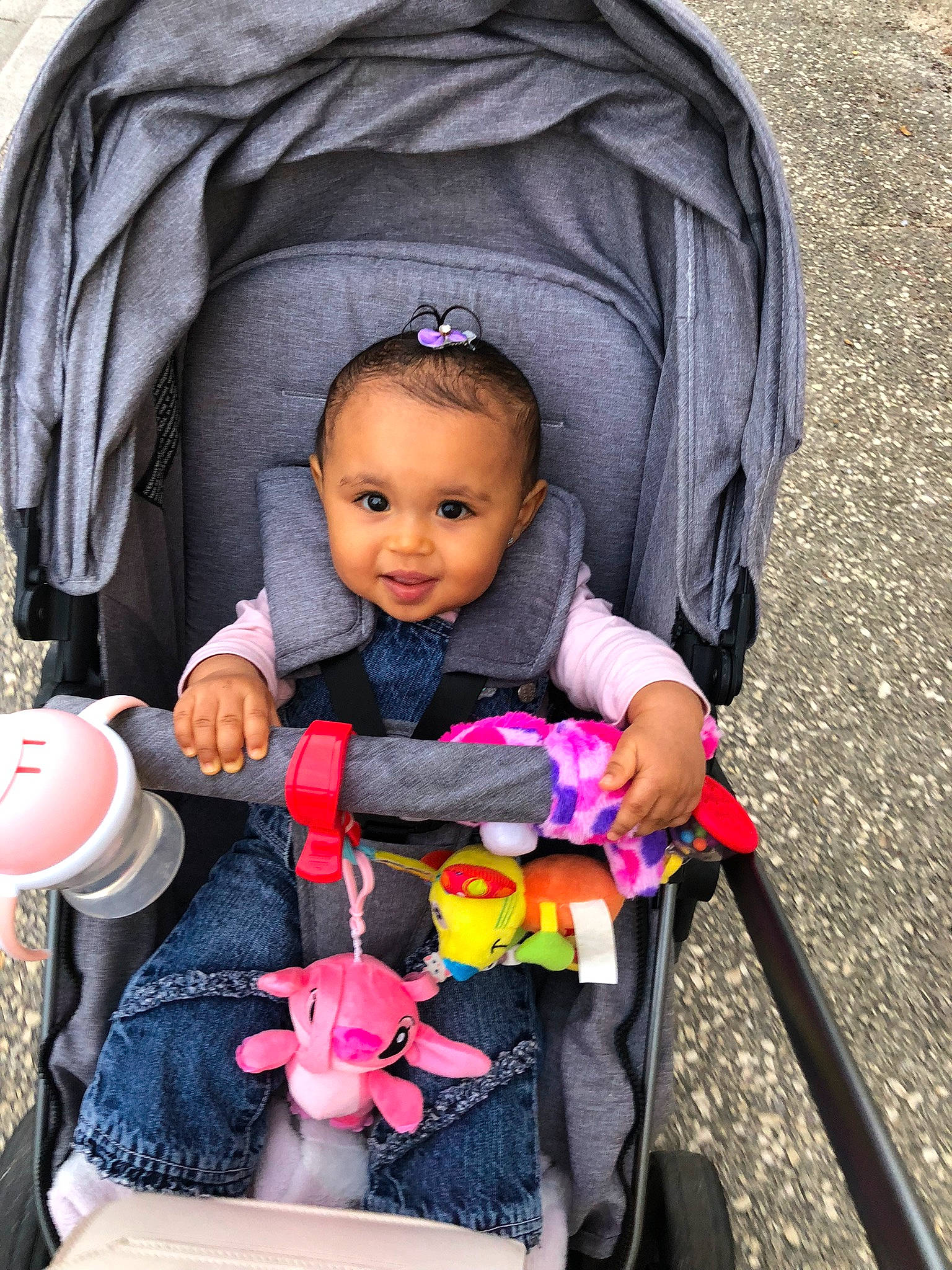 Aliyah a rejoint le concours — aidez-le/la à gagner de superbes lots ! baby, baby_carriage, baby_products, baby_toddler_clothing, cheek, child, comfort, eye, head, magenta, organ, people, person, pink, product, purple, sitting, skin, toddler, toy