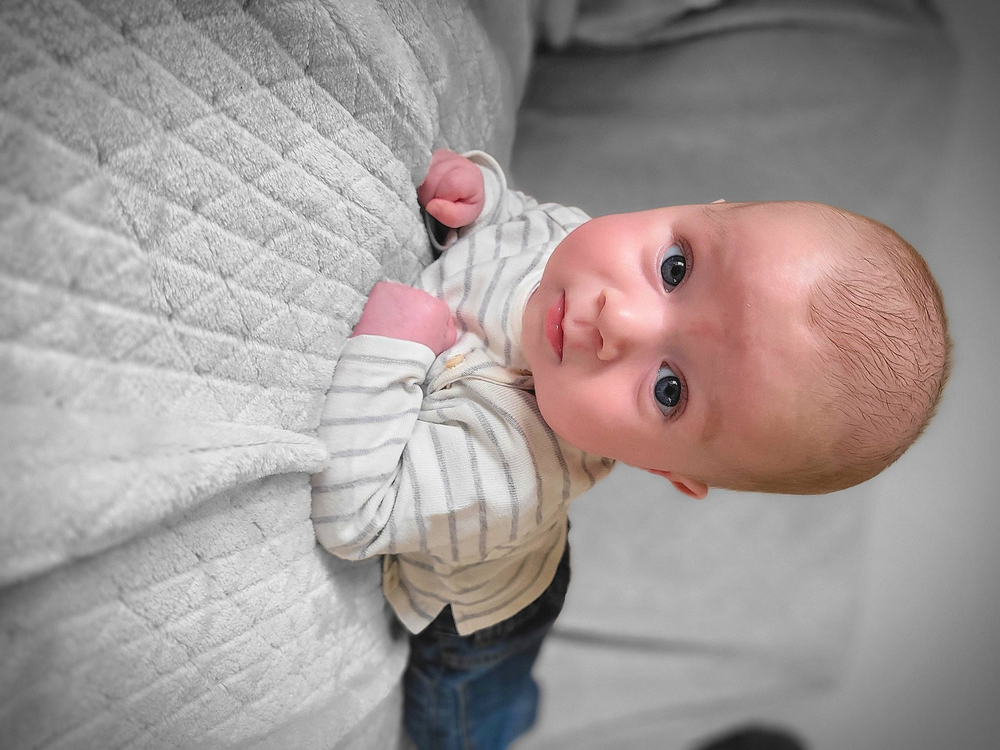 Mahé participe au concours pour gagner de l'argent avec cette photo : baby, baby_toddler_clothing, cheek, child, comfort, face, flash_photography, fun, gesture, happy, iris, lip, mouth, nose, person, skin, sleeve, smile, textile, toddler