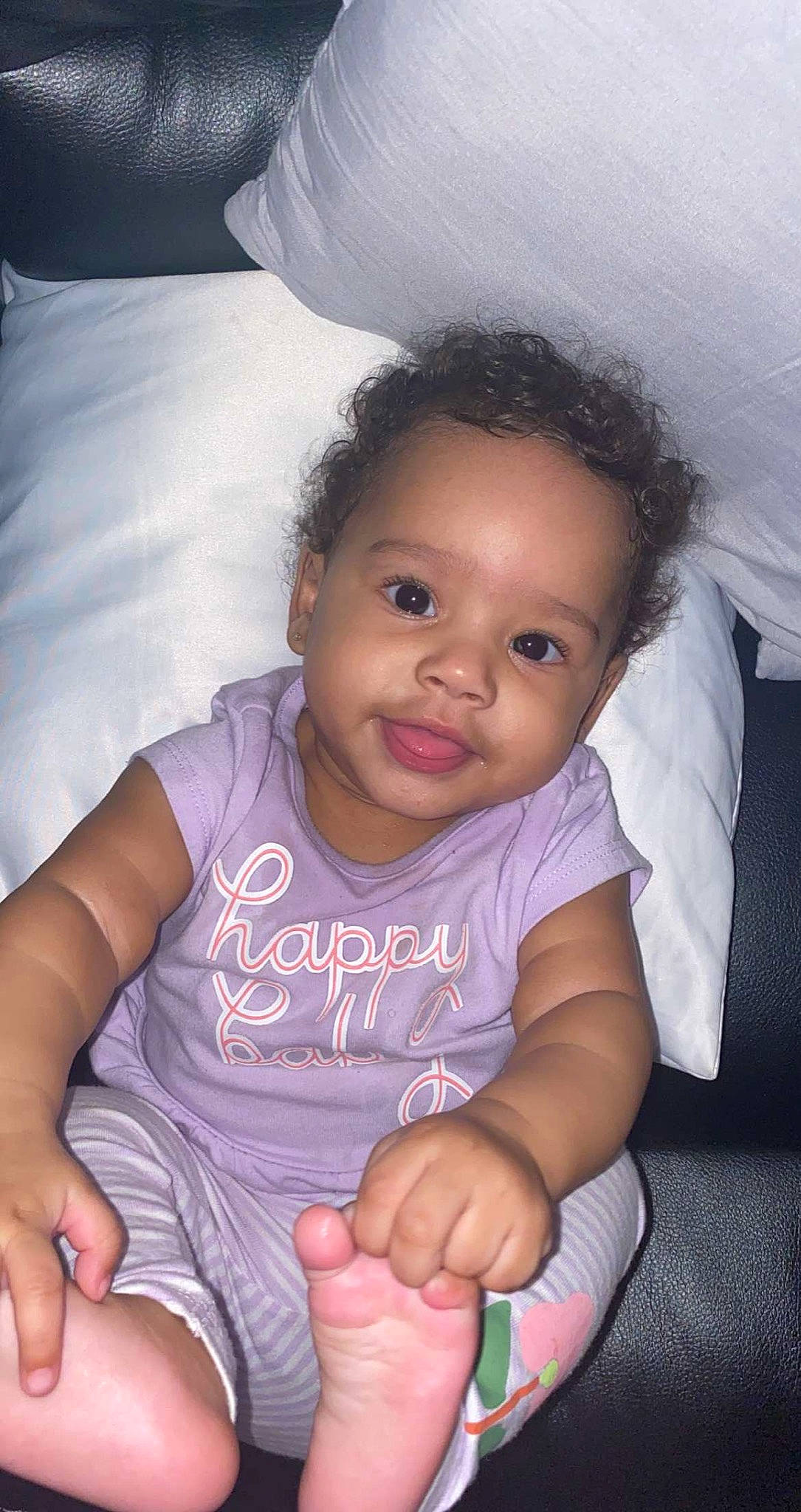 Zariah is registered to the contest to win money with this photo: arm, cheek, chin, eye, eyebrow, face, hair, hairstyle, hand, head, human_body, iris, lip, mouth, muscle, nose, organ, person, skin, smile