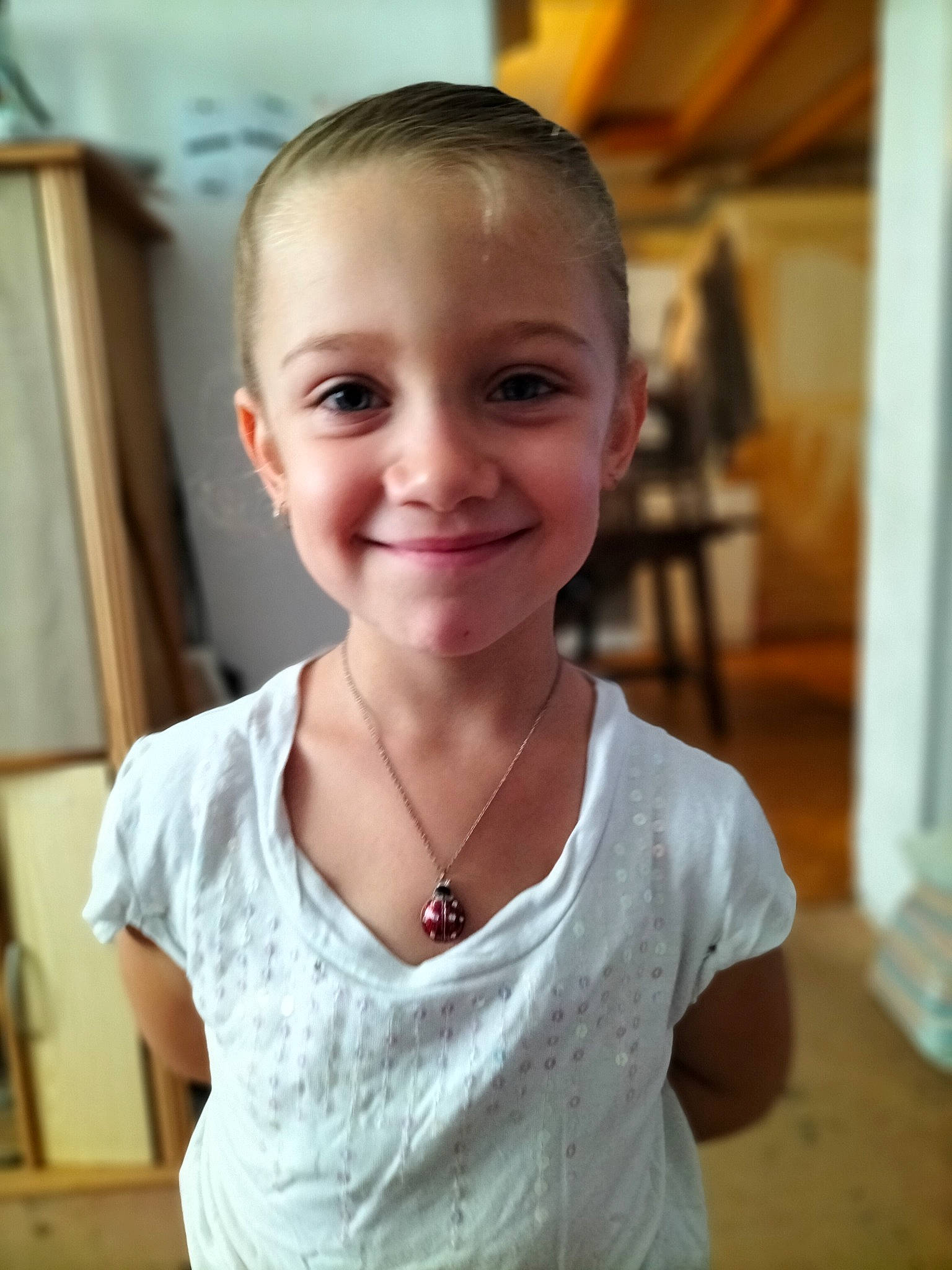 Laurolay participe au concours pour gagner de l'argent avec cette photo : baby_toddler_clothing, cheek, child, crew_cut, event, eyebrow, fashion_accessory, fun, happy, iris, jewellery, joy, laugh, neck, necklace, person, sleeve, smile, t_shirt, toddler