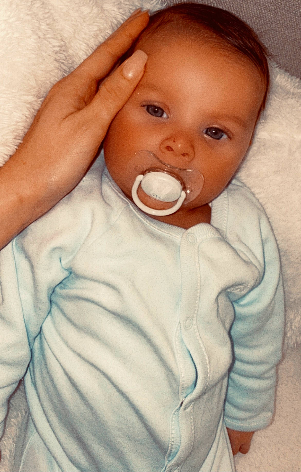 Keyan participe au concours pour gagner de l'argent avec cette photo : baby, baby_toddler_clothing, cheek, eye, eyebrow, eyelash, finger, food, gesture, hair, happy, human_body, iris, jaw, lip, mouth, nose, person, skin, sleeve