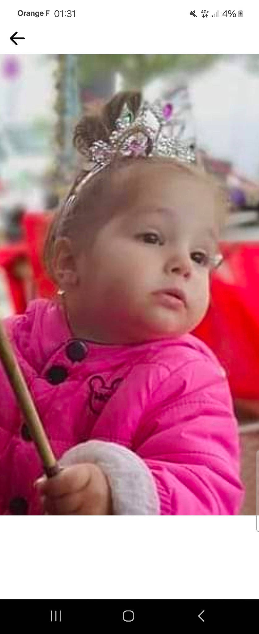 Sydney a rejoint le concours — aidez-le/la à gagner de superbes lots ! baby, baby_toddler_clothing, cheek, child, event, eyelash, fashion_accessory, fun, grass, happy, headband, headpiece, jewellery, magenta, person, pink, portrait_photography, sitting, skin, tiara