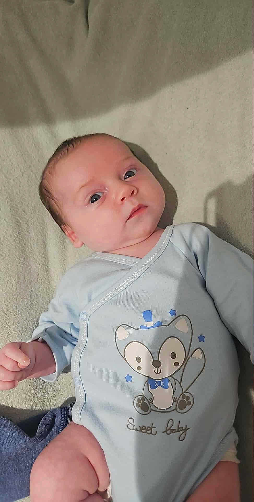 Matthew participe au concours pour gagner de l'argent avec cette photo : baby, infant, onesie, blue_clothing, cute, lying_down, soft_blanket, cartoon_fox, sweet_baby_text, hand, face, eyes, newborn, child, portrait, indoors, peaceful, tender, skin, young