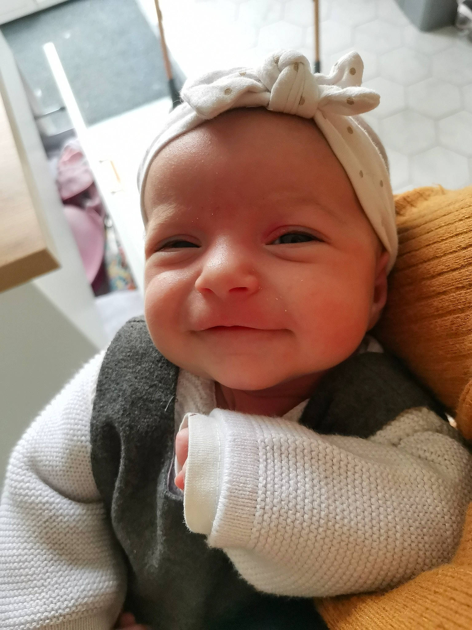 Anaëlle participe au concours pour gagner de l'argent avec cette photo : baby, baby_toddler_clothing, cap, cheek, chin, comfort, ear, eyebrow, eyelash, face, finger, gesture, headgear, iris, joy, lip, mouth, nose, person, skin