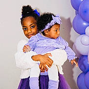 Luna Lopes a rejoint le concours — aidez-le/la à gagner de superbes lots ! baby, balloons, bow, child, curly_hair, dress, fuzzy_jacket, girl, hands, headband, holding, party_decor, portrait, purple, sibling, skirt, smile, socks, studio_wall, tights
