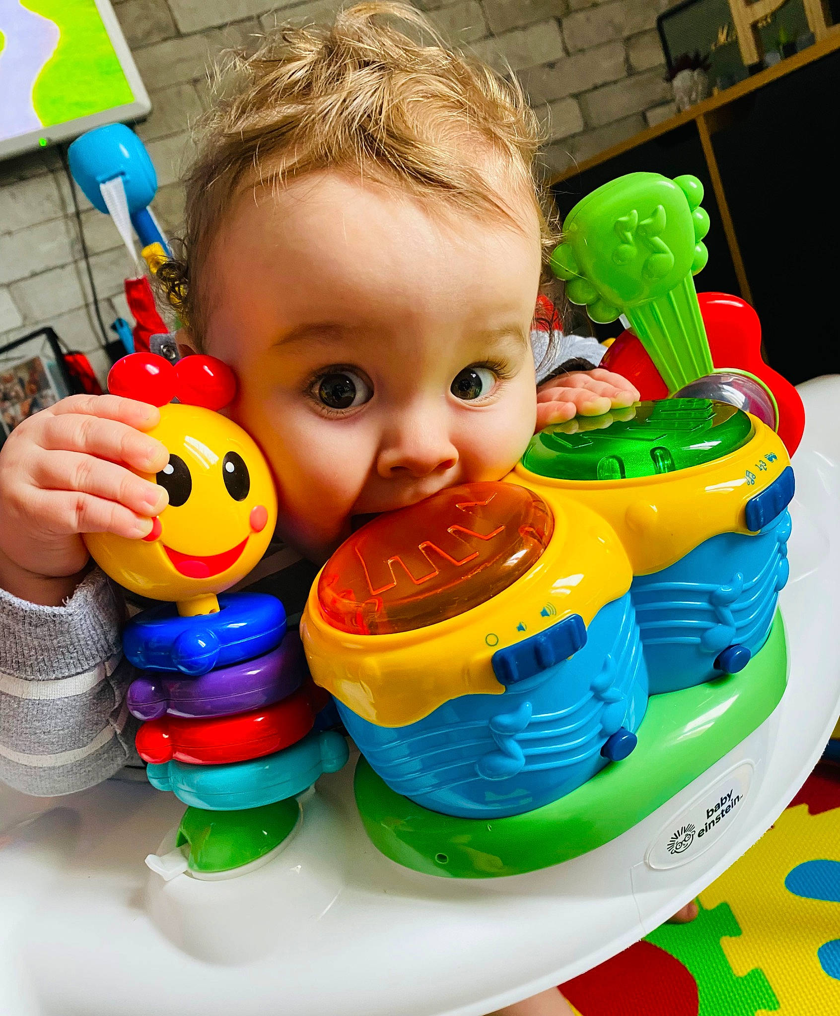 Milan participe au concours pour gagner de l'argent avec cette photo : baby, baby_playing_with_toys, baby_products, baby_toys, cheek, child, fictional_character, figurine, fun, happy, kindergarten, person, plastic, play, play_doh, riding_toy, sitting, smile, toddler, toy