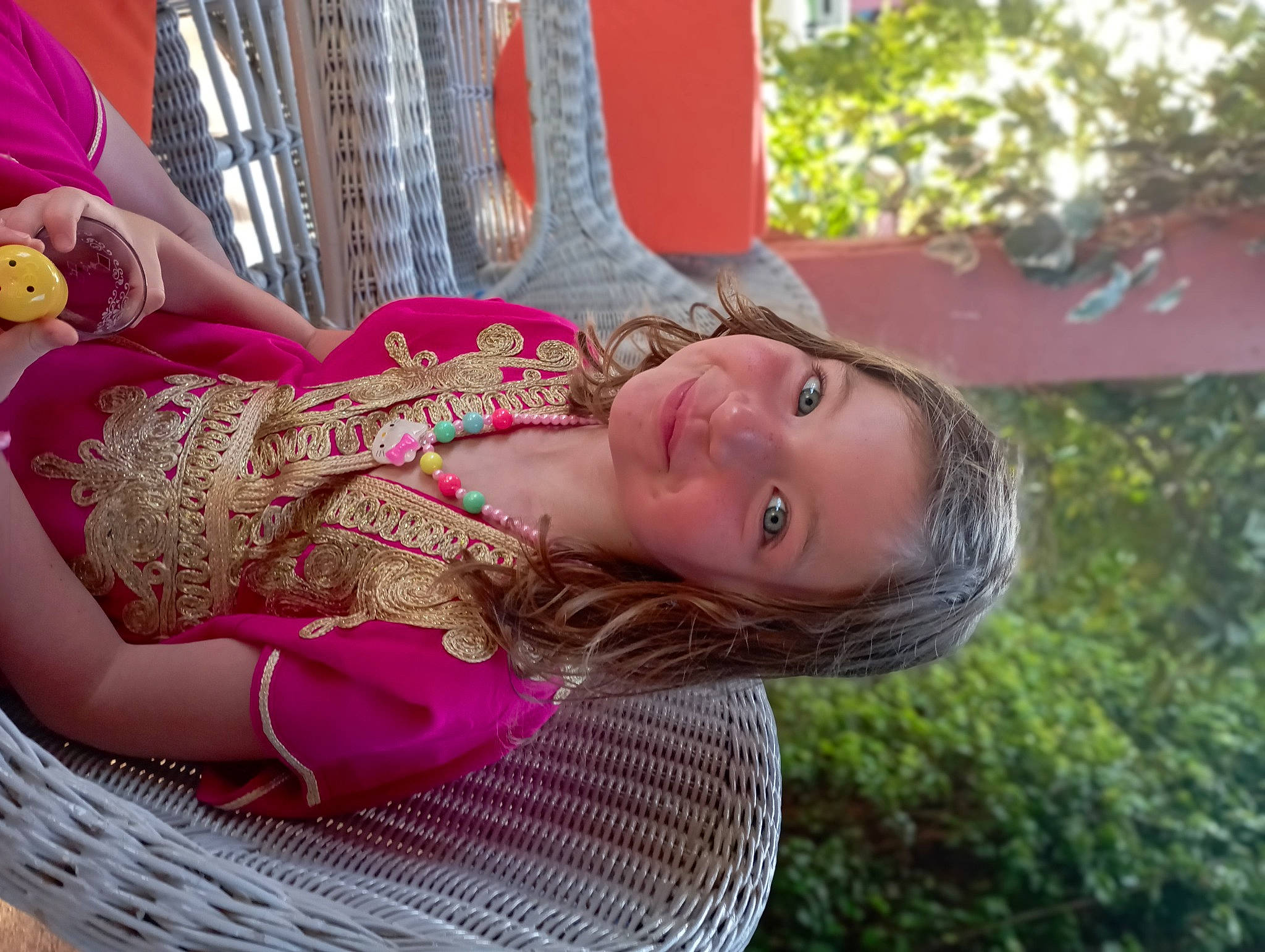 Lia a rejoint le concours — aidez-le/la à gagner de superbes lots ! abdomen, child, flesh, fun, grass, happy, human_leg, jewellery, joy, leisure, magenta, pattern, peach, person, pink, plant, sari, skin, smile, toddler