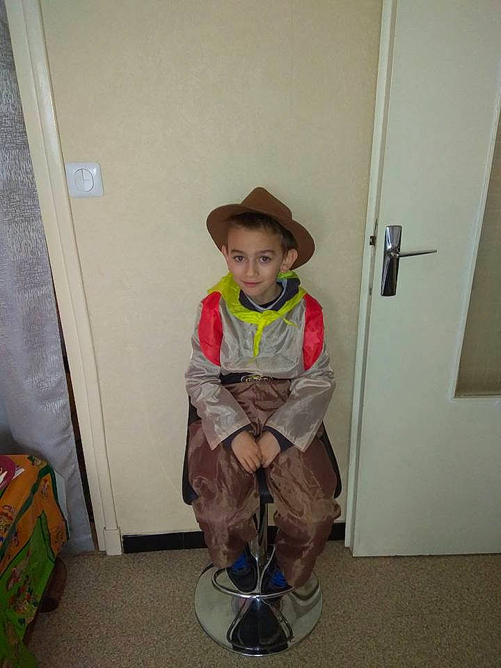 Valentin participe au concours pour gagner de l'argent avec cette photo : child, clothing, costume, fun, headgear, outerwear, person, product, toddler