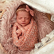 Adèle participe au concours pour gagner de l'argent avec cette photo : newborn, baby, sleeping, blanket, basket, pink, polka_dot, headband, lace, fabric, cozy, soft_texture, infant, wrapped, peaceful, cute, portrait, indoors, resting, child
