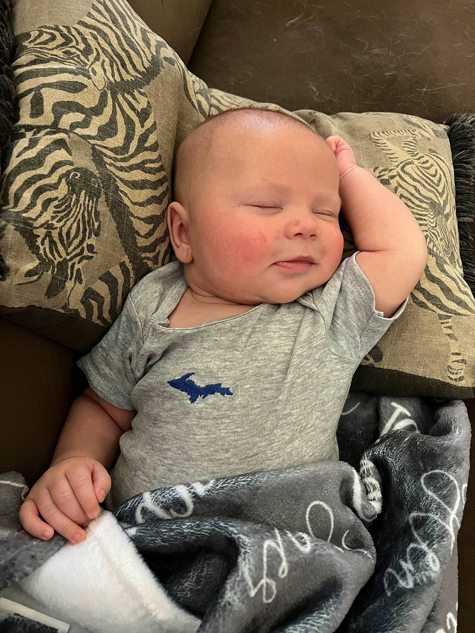 Jasper is registered to the contest to win money with this photo: arm, baby, baby_toddler_clothing, black, cheek, child, comfort, cool, eye, facial_expression, head, human, human_body, iris, mammal, mouth, organ, person, skin, sleeve