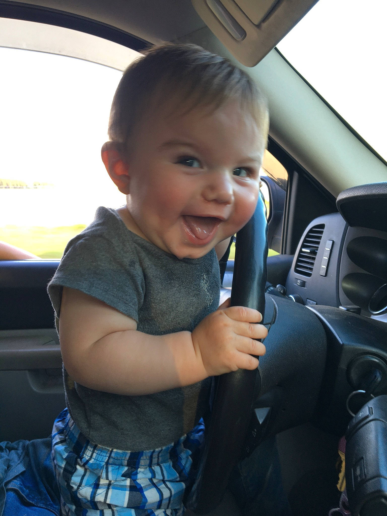 Collin is registered to the contest to win money with this photo: auto_part, baby, car, car_seat, child, cool, driving, family_car, finger, hand, luxury_vehicle, person, plant, smile, steering_part, steering_wheel, thumb, toddler, vacation, vehicle
