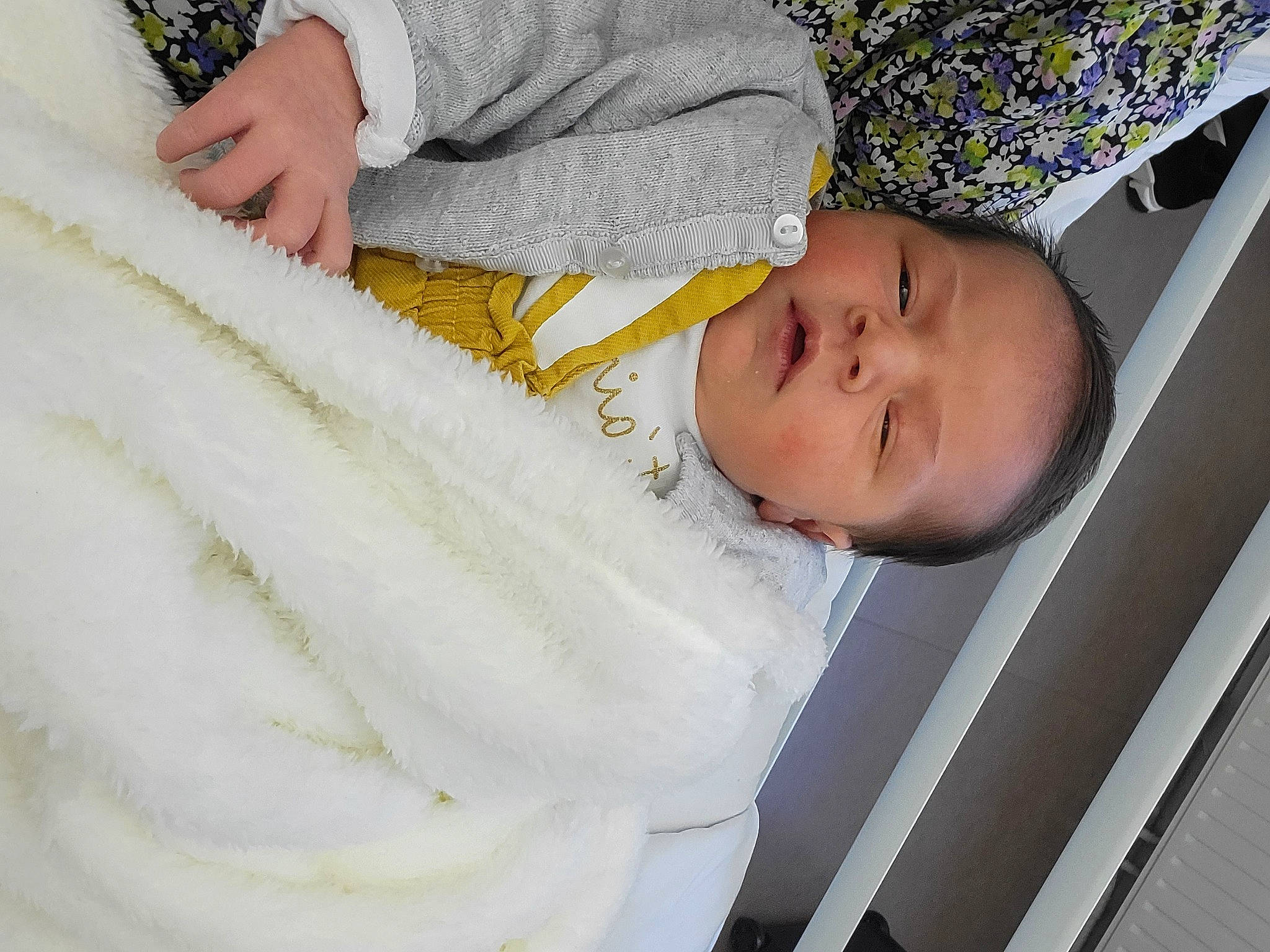 Adda a rejoint le concours — aidez-le/la à gagner de superbes lots ! baby, baby_products, baby_safety, baby_toddler_clothing, bedding, cheek, child, comfort, event, fashion_accessory, fun, happy, linens, pattern, person, room, sleeve, toddler, white