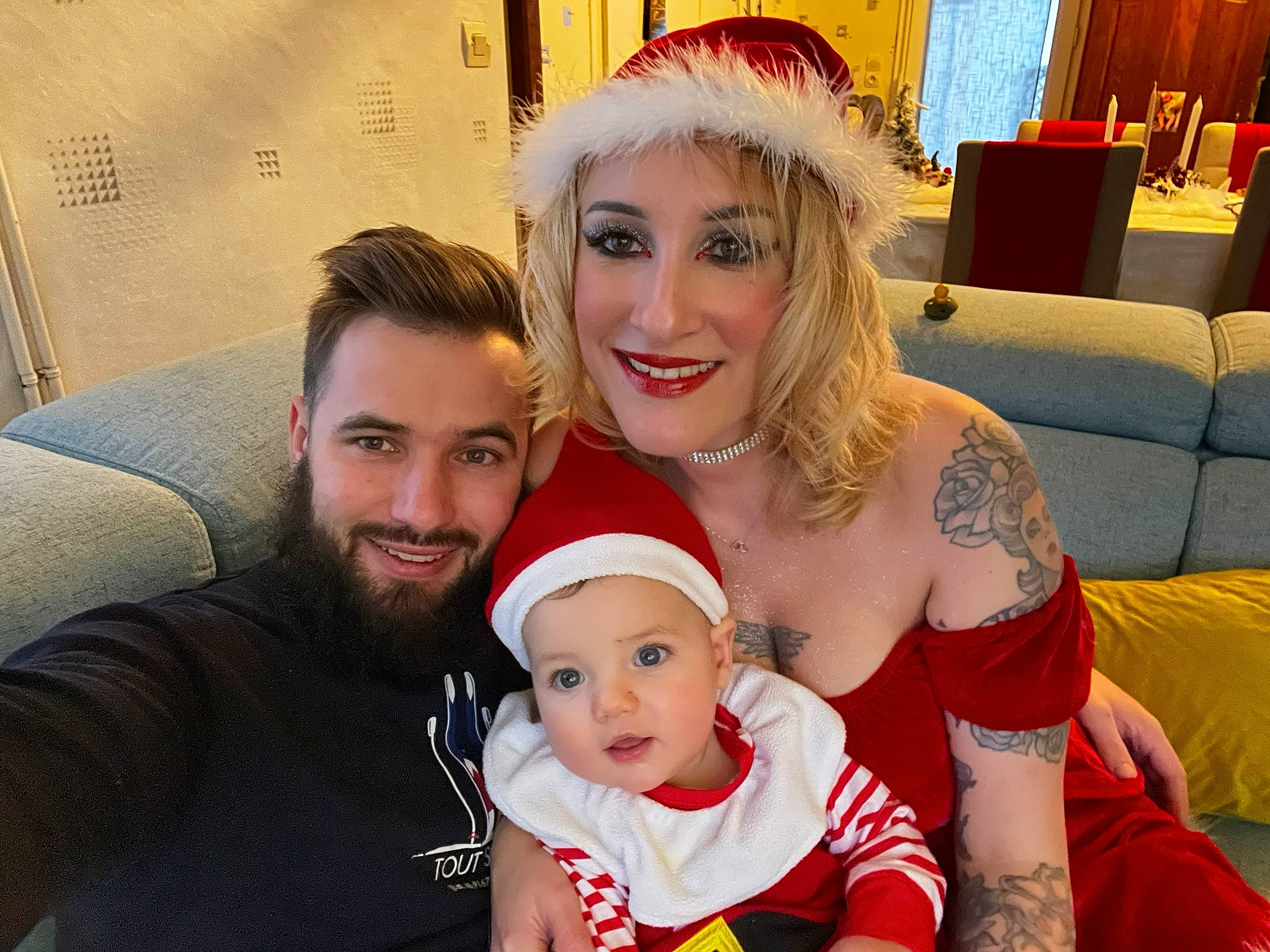 Hayden participe au concours pour gagner de l'argent avec cette photo : baby, beard, child, christmas, christmas_eve, event, face, facial_expression, fun, happy, headgear, headwear, holiday, human, joy, mammal, people, person, photograph, smile