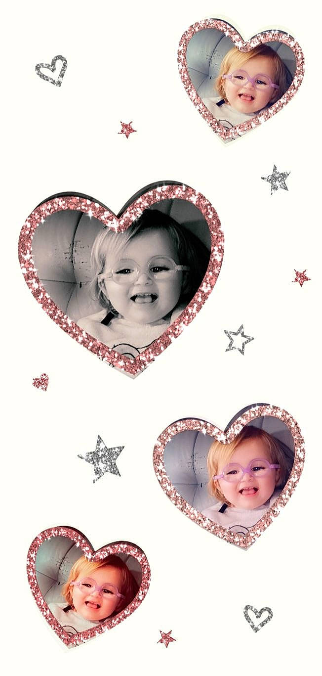 Léa a rejoint le concours — aidez-le/la à gagner de superbes lots ! child, fashion_accessory, heart, joy, person, photography, photomontage, pink