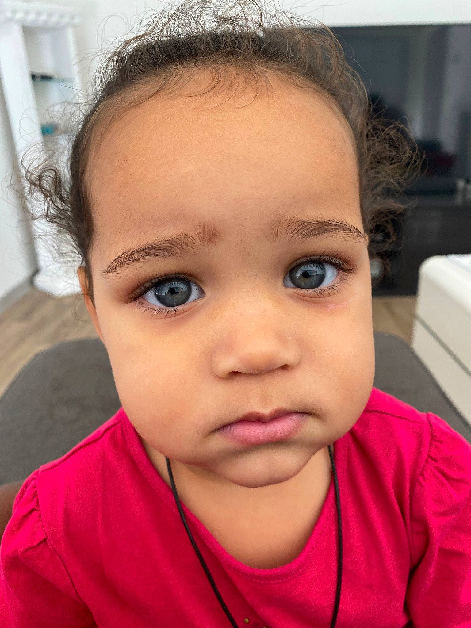 Brianna a rejoint le concours — aidez-le/la à gagner de superbes lots ! black_hair, cheek, child, chin, ear, eyebrow, eyelash, forehead, happy, iris, jaw, lip, no_expression, nose, person, portrait_photography, skin, smile, t_shirt, toddler