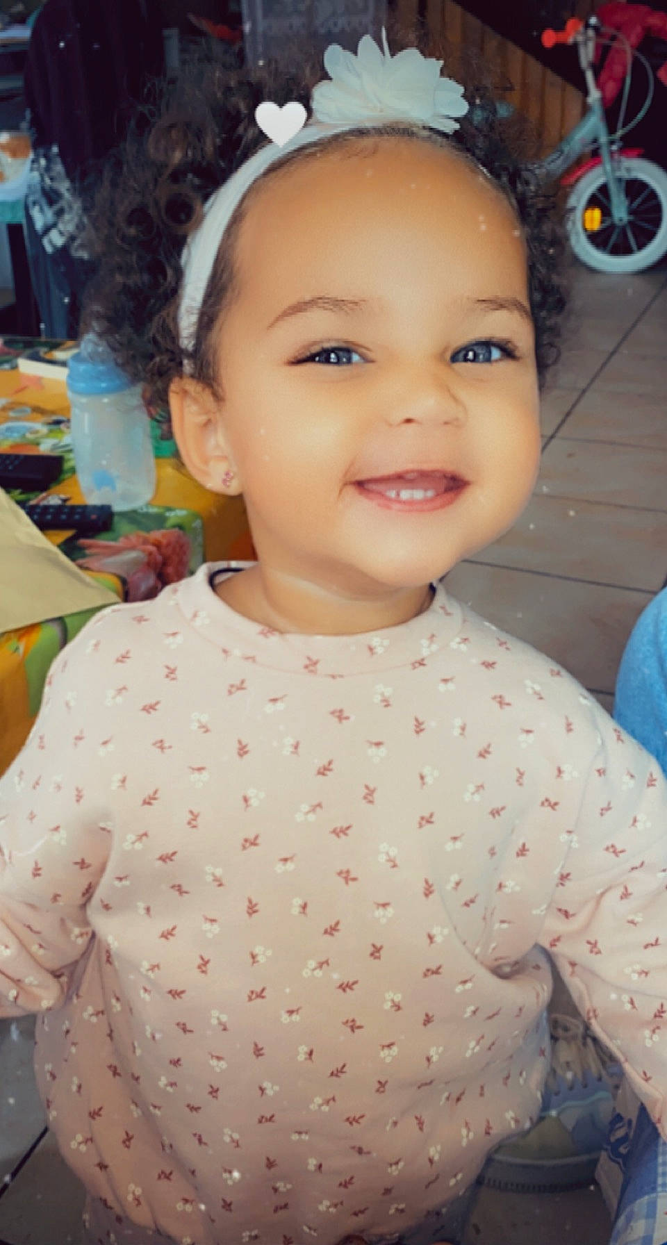 Brianna participe au concours pour gagner de l'argent avec cette photo : beauty, cheek, child, ear, eyebrow, eyelash, facial_expression, forehead, fun, hairstyle, happy, headgear, joy, lip, neck, organ, person, pink, product, skin