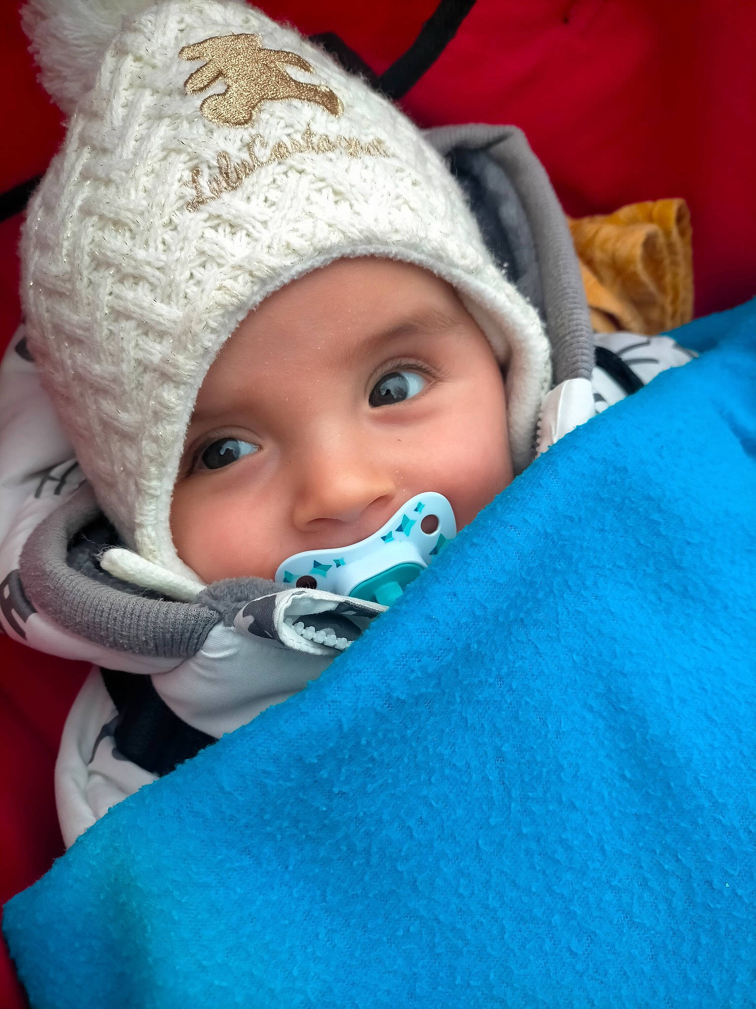 Mohamed a rejoint le concours — aidez-le/la à gagner de superbes lots ! azure, baby, baby_toddler_clothing, blue, cap, cheek, clothing, comfort, electric_blue, eye, eyebrow, face, head, headgear, headwear, human_body, knit_cap, person, skin, sleeve