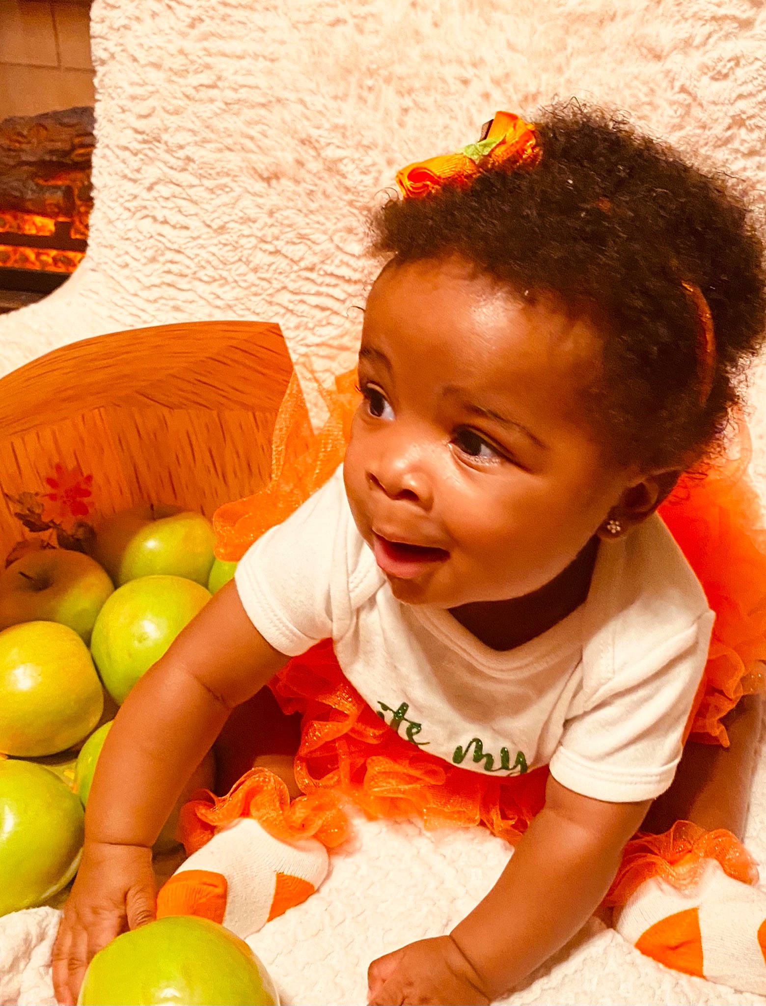 Britain is registered to the contest to win money with this photo: baby, baby_toddler_clothing, child, fun, grapefruit, hairstyle, happy, human, leisure, natural_foods, orange, person, photograph, play, sitting, skin, smile, snapshot, summer, toddler