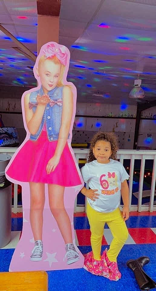 Gracelyn is registered to the contest to win money with this photo: beauty, child, electric_blue, entertainment, event, fashion, fashion_design, flooring, fun, happy, human_leg, leisure, magenta, person, pink, recreation, red, sandal, snapshot, standing