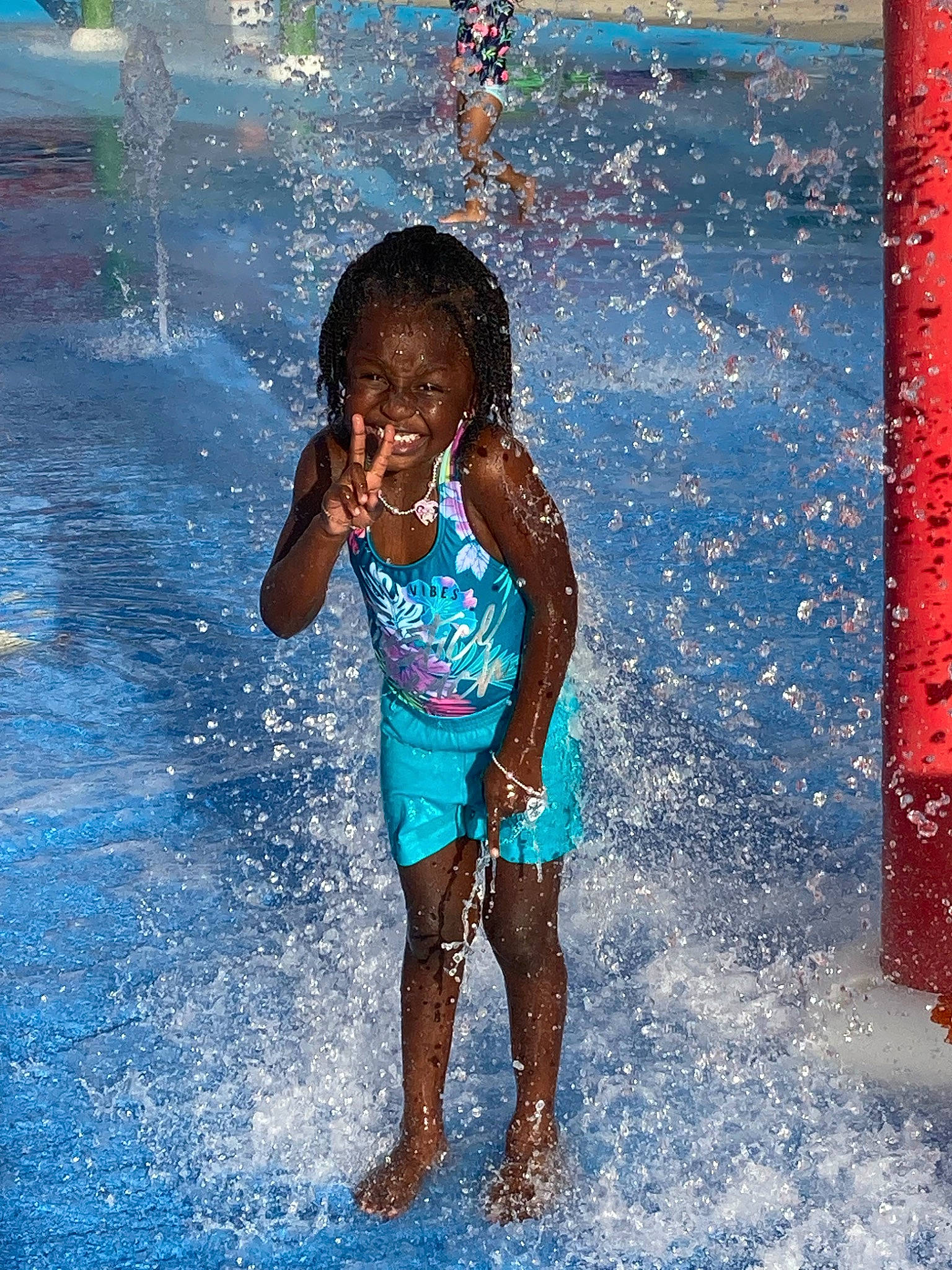 Amor is registered to the contest to win money with this photo: aqua, barefoot, bathing, child, fountain, fun, happy, leg, leisure, people_in_nature, people_on_beach, person, recreation, standing, summer, swimming_pool, toddler, water, water_feature, wave