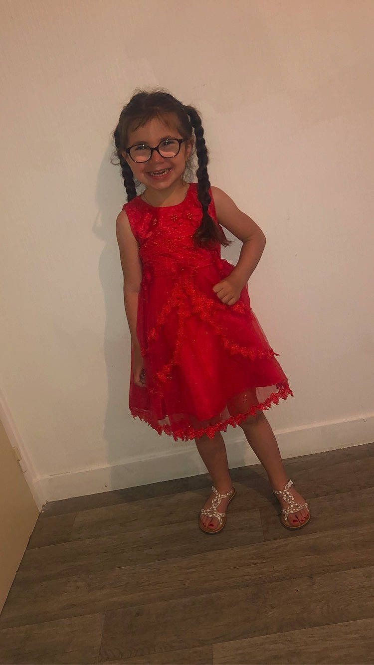 Maïssa participe au concours pour gagner de l'argent avec cette photo : day_dress, dress, embellishment, event, fashion_design, flooring, formal_wear, hair, happy, hardwood, human_leg, joy, leg, neck, one_piece_garment, person, smile, thigh, toddler, trunk