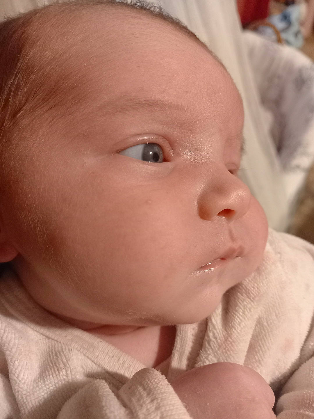 Juliette participe au concours pour gagner de l'argent avec cette photo : baby, baby_toddler_clothing, bedtime, cheek, child, close_up, comfort, ear, eyelash, happy, iris, linens, lip, mouth, nose, peach, person, portrait_photography, skin, thumb