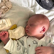Elijah participe au concours pour gagner de l'argent avec cette photo : baby, blanket, child, closeup, cozy, cute, face, hand, head, hedgehog_print, indoors, infant, knitted_accessory, onesie, peaceful, pillow, resting, sleeping, soft_texture, toddler