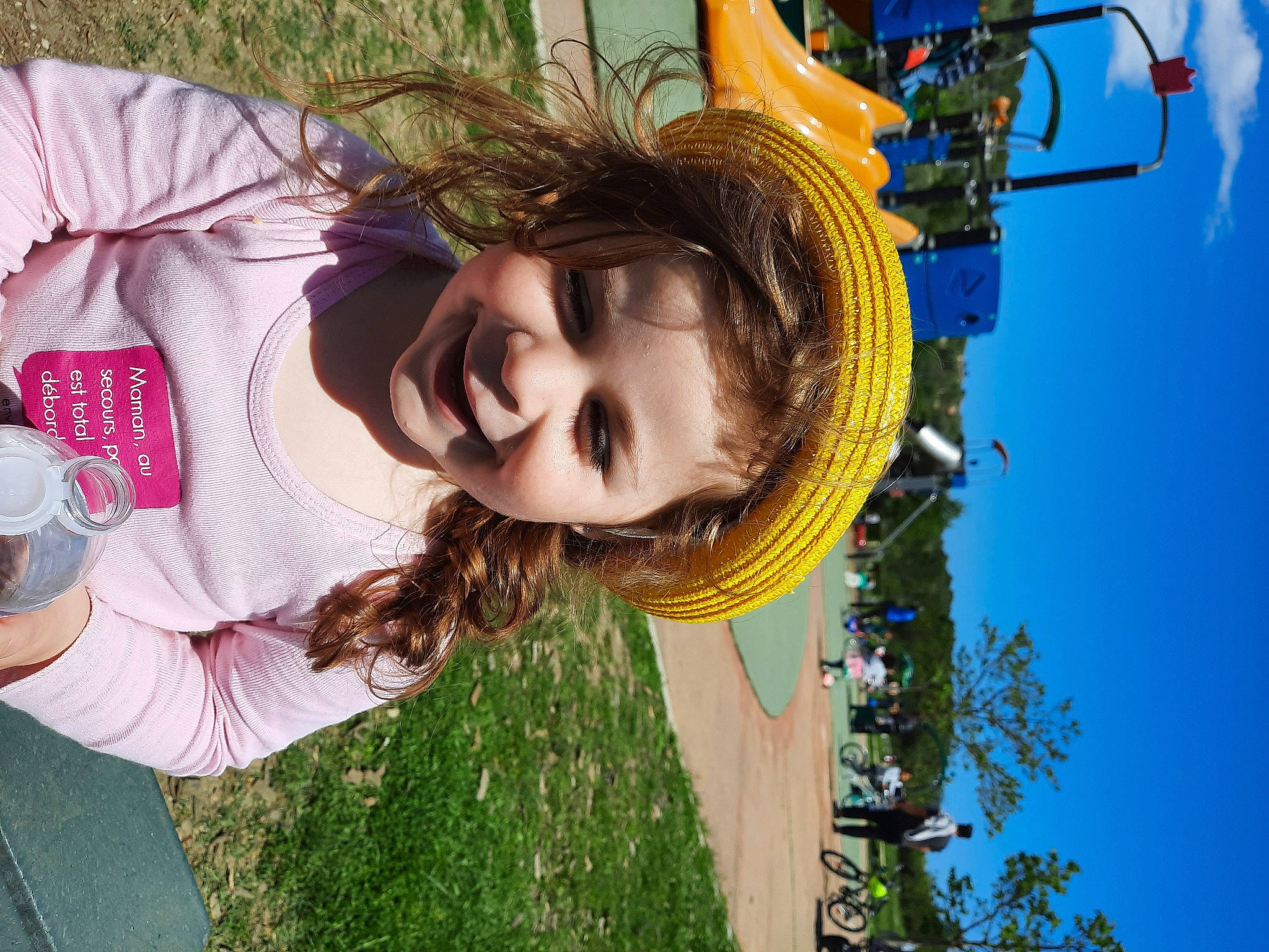 Ashley a rejoint le concours — aidez-le/la à gagner de superbes lots ! child, cool, eyewear, fun, grass, green, hairstyle, happy, joy, leisure, people_in_nature, person, plant, pole, recreation, sky, smile, snapshot, summer, travel