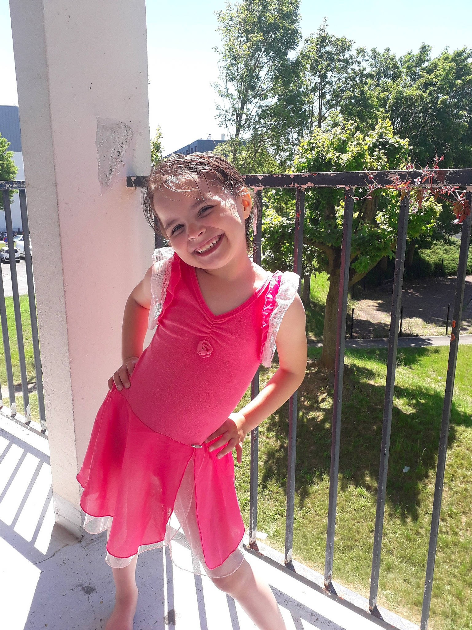 Luna a rejoint le concours — aidez-le/la à gagner de superbes lots ! clothing, costume, dress, fawn, joint, joy, person, photography, pink, plant, shoe, shorts, shoulder, smile, summer, vacation, waist