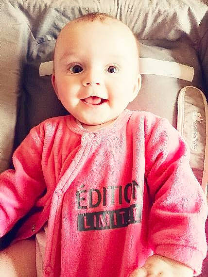 Lou-ann participe au concours pour gagner de l'argent avec cette photo : baby, baby_products, baby_toddler_clothing, cheek, child, collar, comfort, cool, happy, head, iris, neck, outerwear, person, pink, skin, sleeve, smile, t_shirt, textile