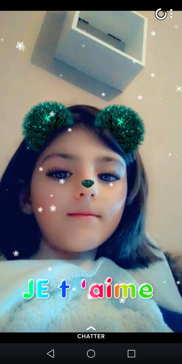 Chaïness a rejoint le concours — aidez-le/la à gagner de superbes lots ! black_hair, cheek, child, ear, eye, eyebrow, eyelash, face, fashion_accessory, forehead, hair, hair_accessory, head, headband, headgear, headpiece, lip, person, photography, smile