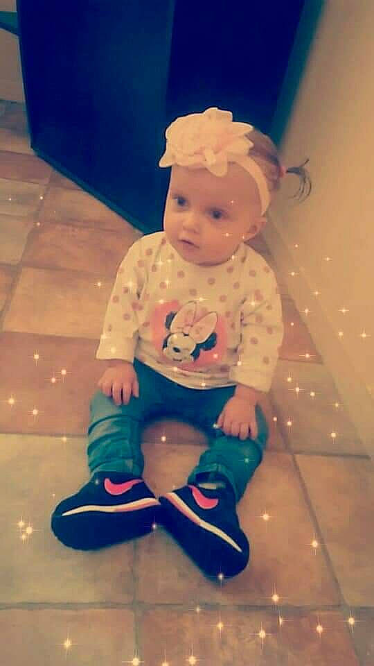 Lana a rejoint le concours — aidez-le/la à gagner de superbes lots ! baby, cheek, child, fun, person, play, shoe, sitting, skin, smile, standing, toddler