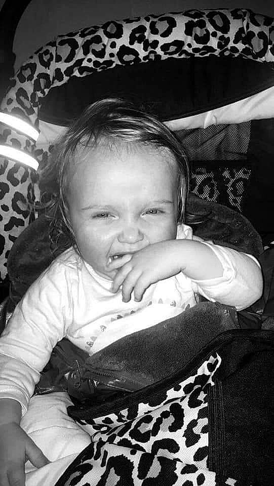 Lana a rejoint le concours — aidez-le/la à gagner de superbes lots ! baby, black_and_white, child, joy, monochrome, monochrome_photography, person, photography, sitting, smile, style, toddler