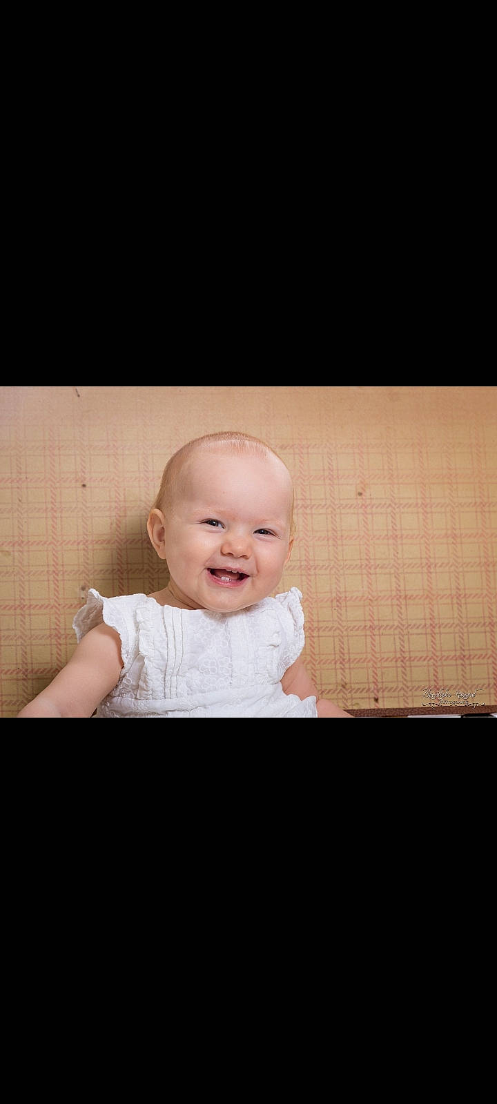 Esther a rejoint le concours — aidez-le/la à gagner de superbes lots ! baby, baby_toddler_clothing, cheek, child, eyebrow, flash_photography, flooring, formal_wear, happy, iris, joy, monochrome, monochrome_photography, pattern, person, portrait_photography, rectangle, sitting, sleeve, smile