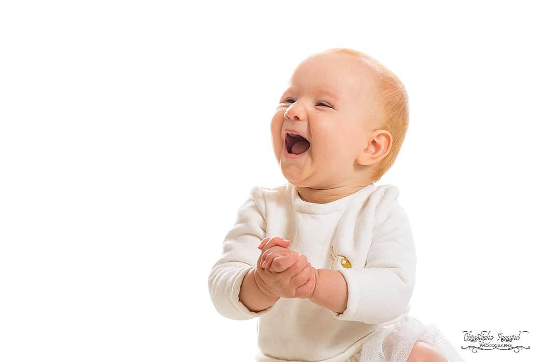 Esther participe au concours pour gagner de l'argent avec cette photo : art, baby, baby_toddler_clothing, cheek, child, collar, comfort, flash_photography, fun, gesture, happy, laugh, pattern, person, portrait, portrait_photography, sitting, sleeve, smile, thumb