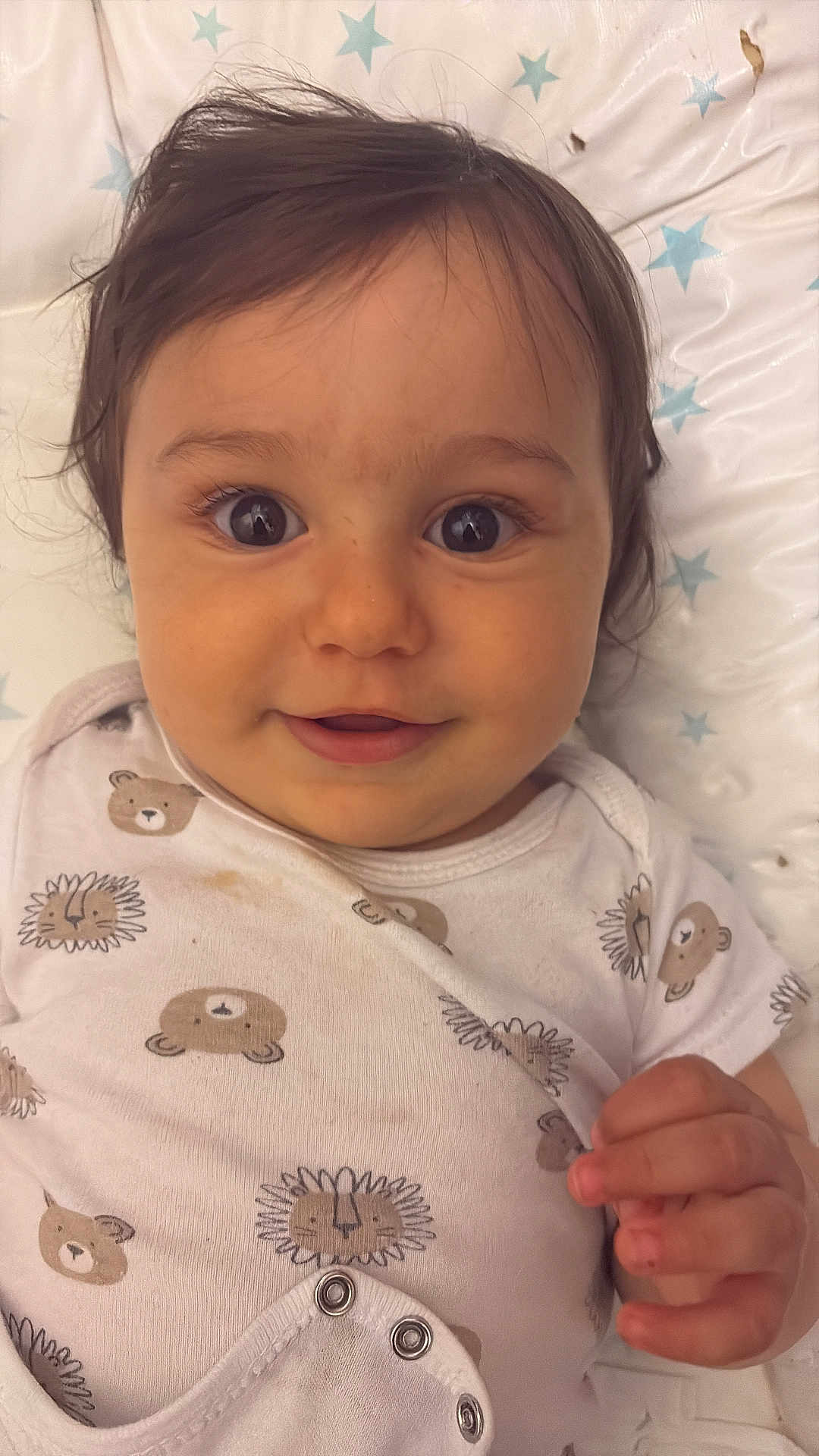 Issa participe au concours pour gagner de l'argent avec cette photo : animal_print, baby, baby_girl, bear, child, clothing, cute, eyes, face, hair, hand, infant, lion, lying_down, onesie, portrait, skin, smile, star_pattern, young